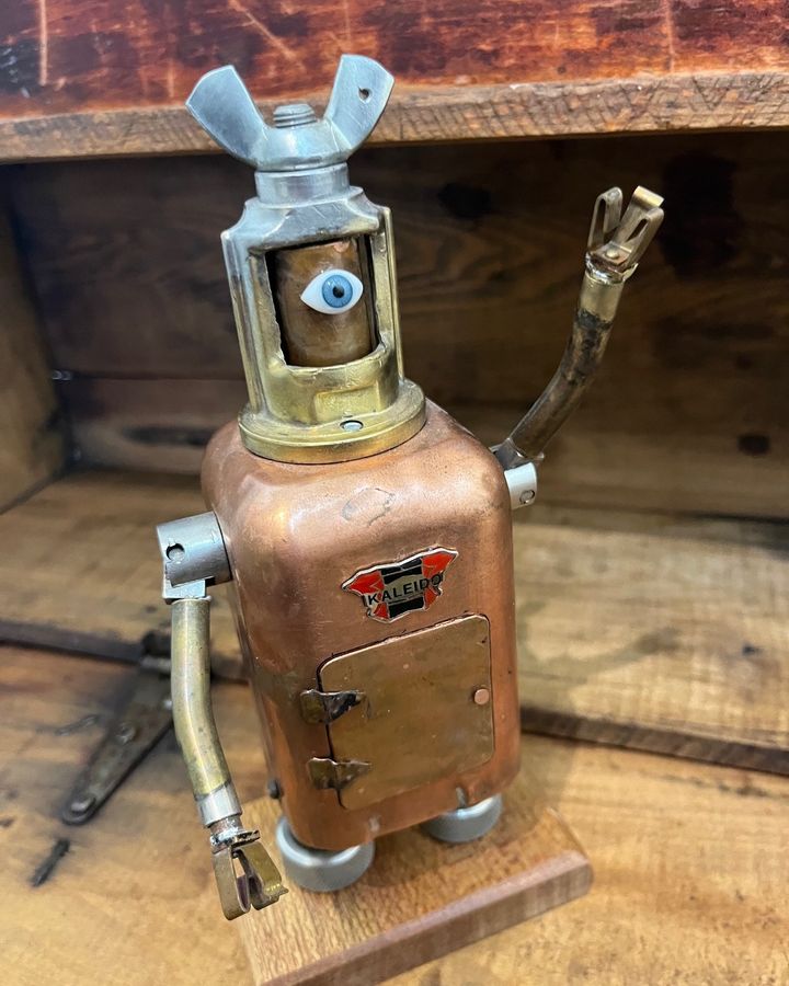 Copper Claude